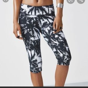 Fabletics Salar Crop Leggings